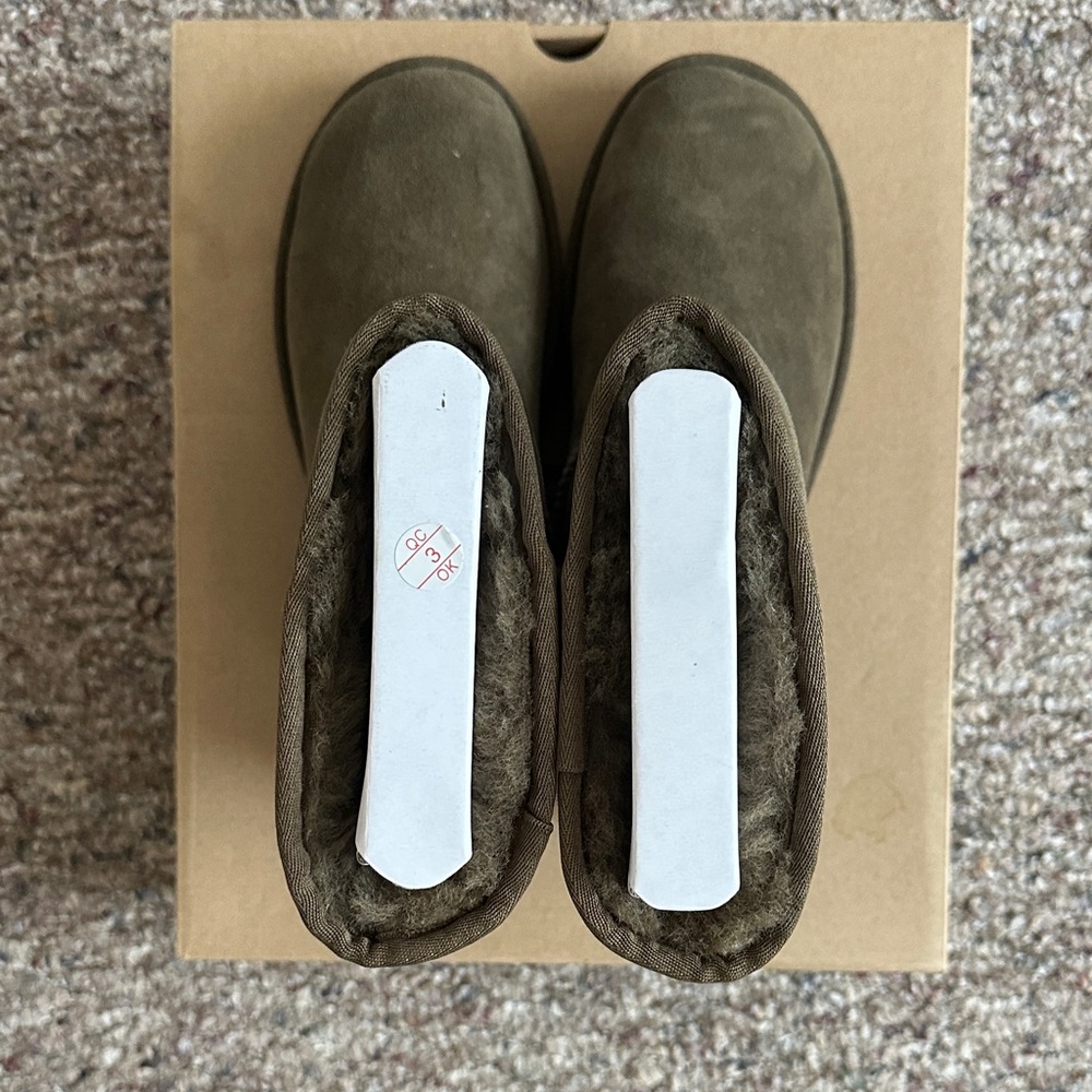 Ugg boots Classic Suede Shearling Boots - Olive - Picture 6 of 14